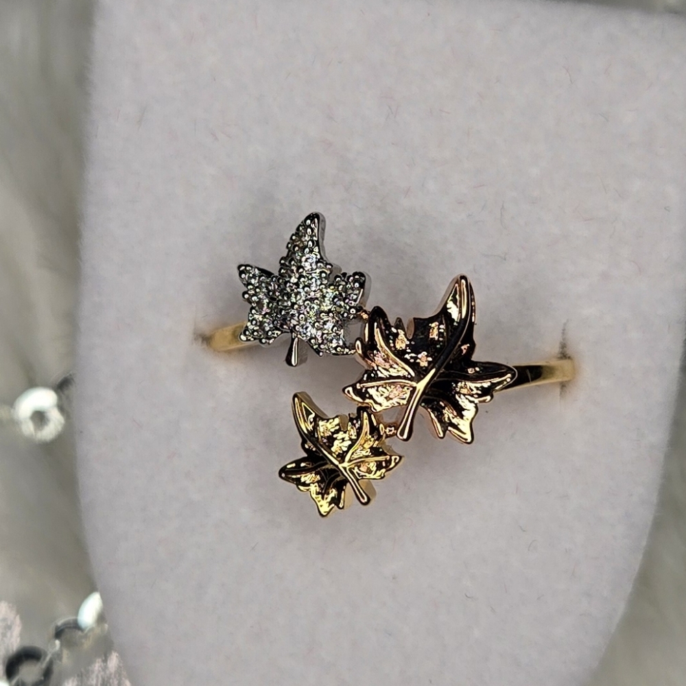 Triple Leaf Ring Sz.7 - Picture 5 of 6